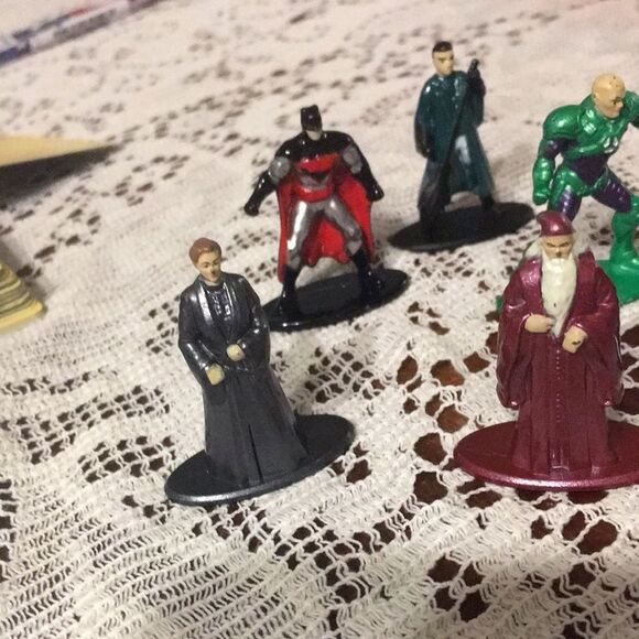 Set of Superhero and Villain Figurines - Picture 2 of 5